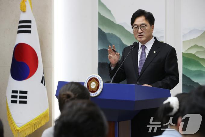 우원식 국회의장이 17일 오후 서울 여의도 국회에서 현안 관련 긴급기자회견을 하고 있다. 2024.7.17/뉴스1 ⓒ News1 이광호 기자