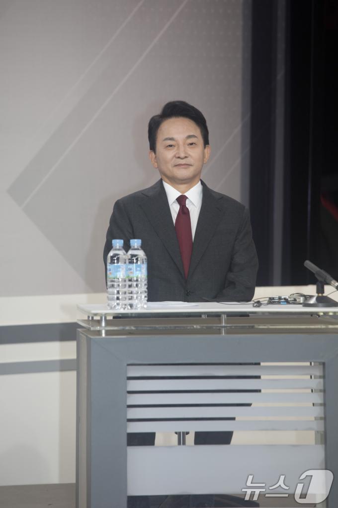 [사진] 토론 준비하는 원희룡 후보