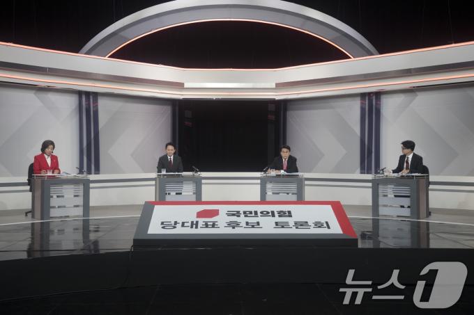 [사진] 토론 준비하는 국민의힘 당대표 후보들