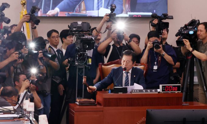 국회 법제사법위원회가 19일 오전 '윤석열 대통령 탄핵 청원 청문회'를 시작했다. 사진은 이날 청문회 개의를 선언하는 정청래 법제사법위원장. /사진=뉴시스