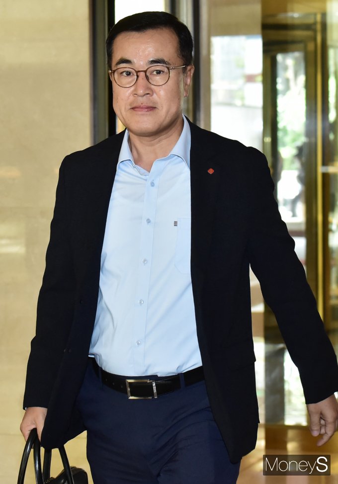 [머니S포토] 정기호 롯데상사 대표이사, 2024 하반기 VCM 참석