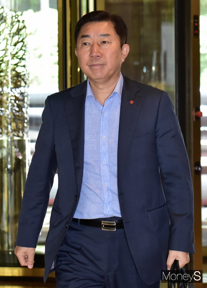 [머니S포토] 김용석 롯데정밀화학 대표, 2024 하반기 VCM 참석