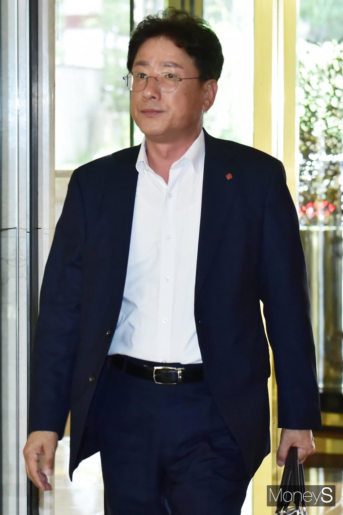 [머니S포토] 김윤석 롯데GS화학 대표, 2024 하반기 VCM 참석