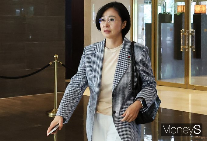 [머니S포토] 김혜주 롯데멤버스 대표, 2024 하반기 VCM 참석