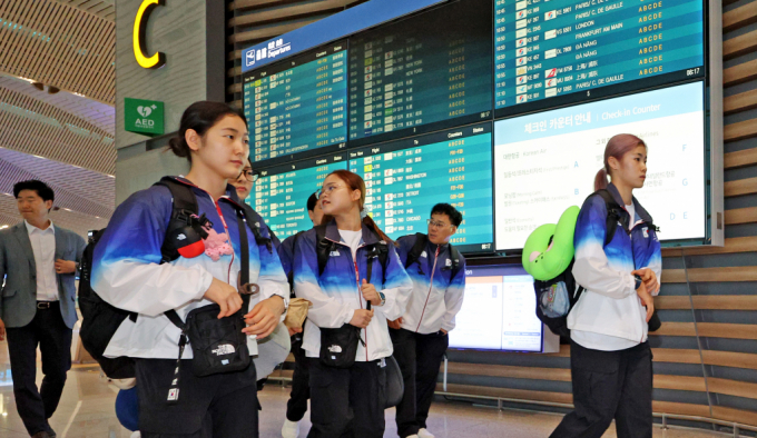 2024 파리히계올림픽 참가하는 한국 선수단 본진이 오는 20일 결전지인 프랑스 파리로 출국할 예정이다. 사진은 지난 17일 본진에 앞서 파리로 향하는 체조 국가대표 선수들. /사진=뉴스1