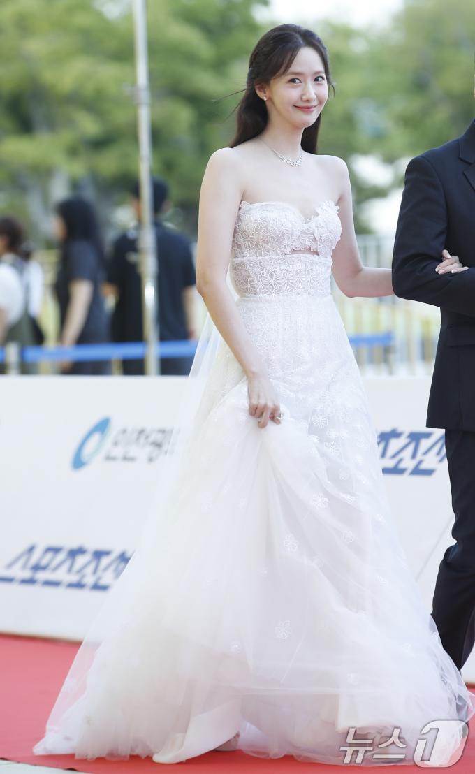 [사진] 소녀시대 윤아, 꽃사슴 왔어요