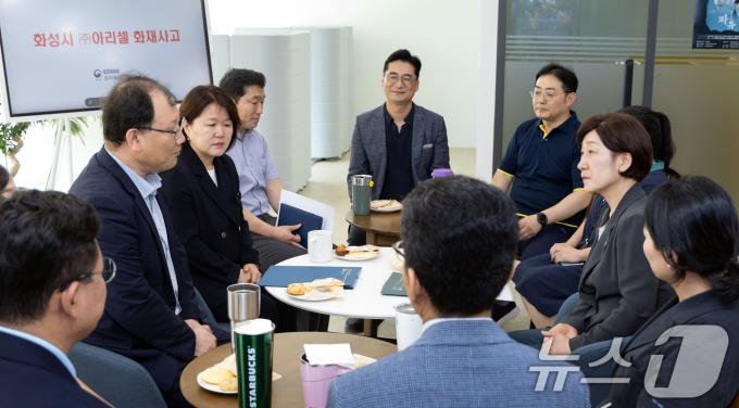 [사진] 한화진 장관, 학물질안전원 직원 격려