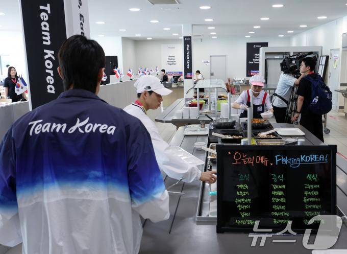 [사진] 팀코리아 파리 플랫폼 선수식당 메뉴는?