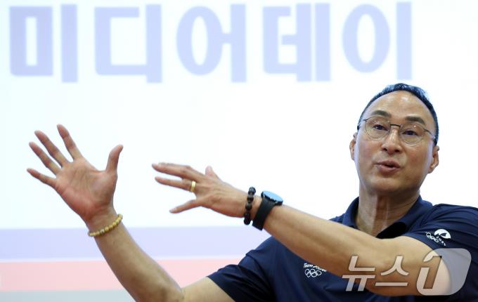 [사진] 장재근 선수촌장 