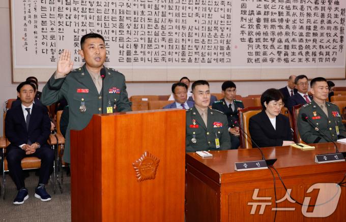 [사진] 증인선서하는 박상현 제7여단장