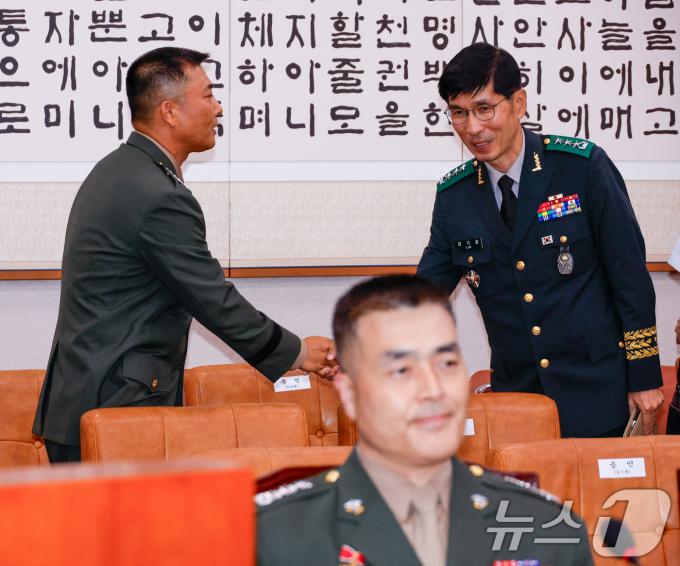 [사진] 임기훈 총장과 인사하는 박상현 7여단장