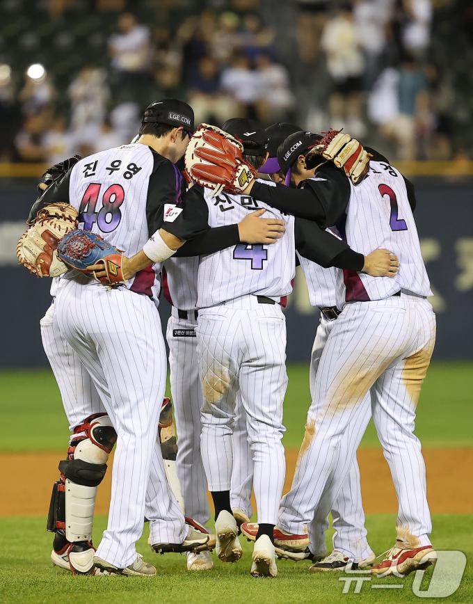 [사진] '16안타' LG, 잠실 라이벌 두산 상대 16대7 대승
