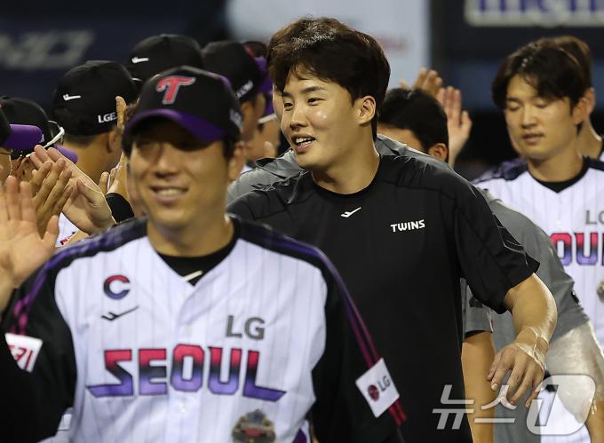 [사진] 시즌 6승 신고하는 임찬규