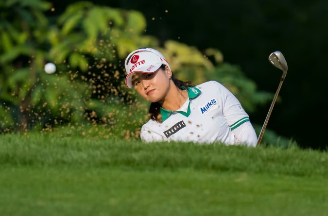 최혜진과 유해란이 LPGA 다나 투어 2라운드에서 상위권에 이름을 올렸다./사진=로이
