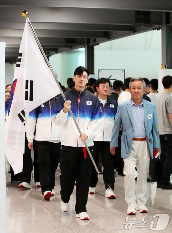 [사진] 파리올림픽 향하는 선수단 '잘하고 오겠습니다'