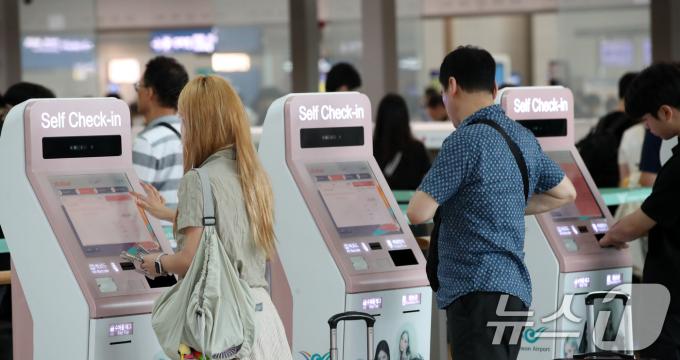 [사진] 인천공항 운항 정상화 '일부 항공기 지연'