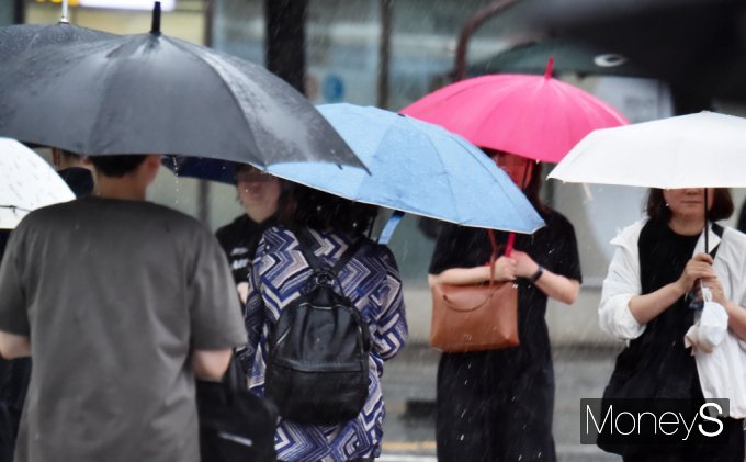서울 도심 일대에 강한 장맛비가 세차게 내리고 있다./사진=머니S 임한별 기자  /사진=임한별(머니S)