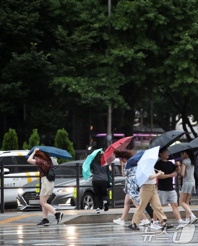 [사진] 비바람 동반한 장맛비