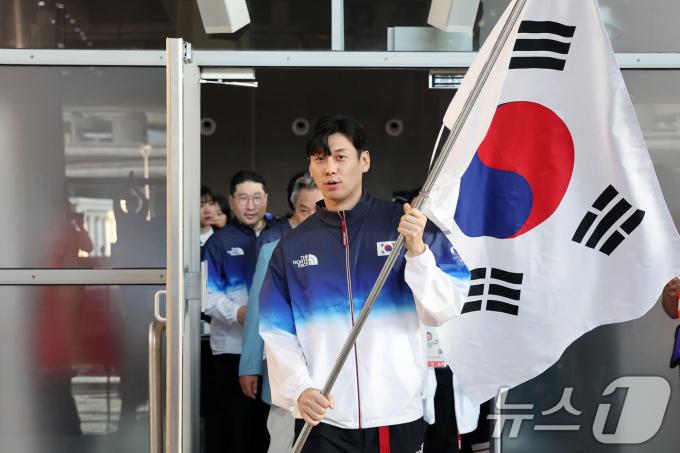 [사진] 결전의 장소 파리 도착한 대표팀