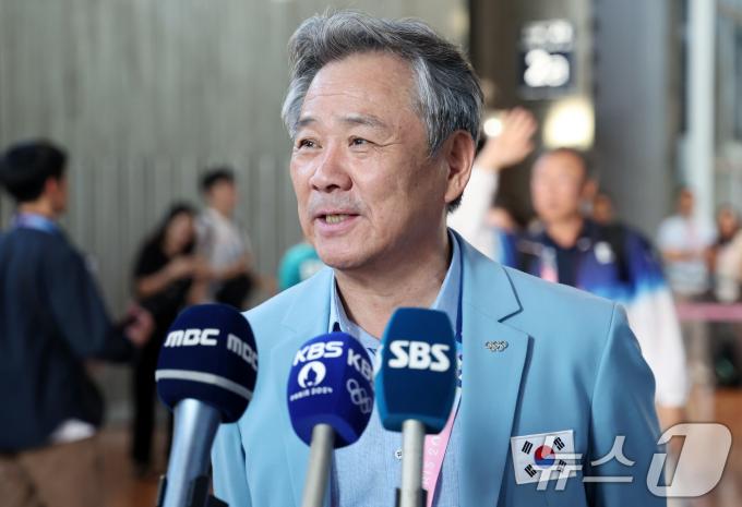 [사진] 파리 도착해 인터뷰 갖는 이기흥 대한체육회 회장