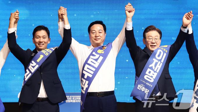 [사진] 기념촬영하는 민주당 당대표 후보들