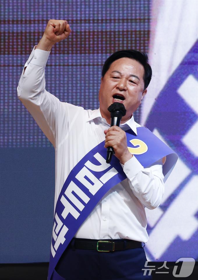 [사진] 지지호소 하는 김두관 당대표 후보