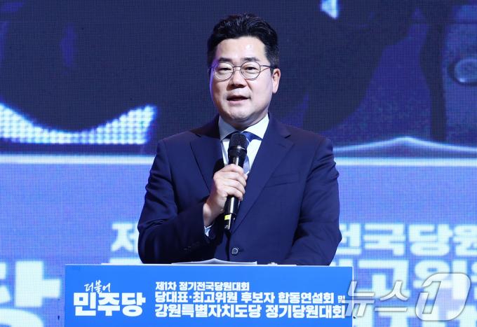 [사진] 인사말 하는 박찬대 당대표 직무대행