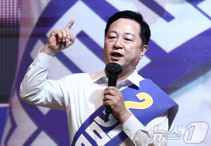 [사진] 김두관 후보, 당원들 향해 지지호소