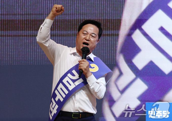 [사진] 김두관 후보, 당원들 향해 지지호소