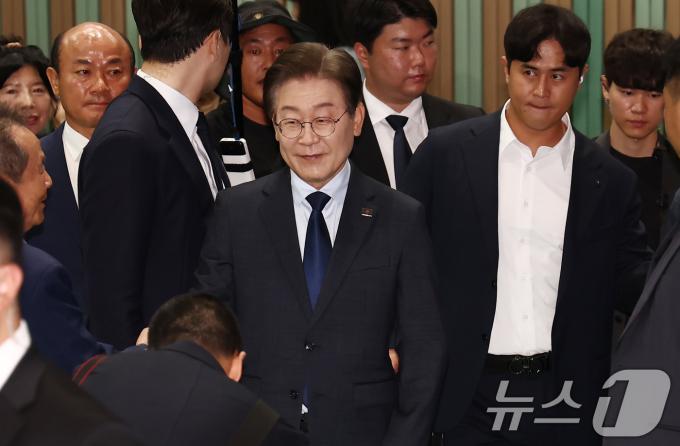 [사진] 이재명 후보, 여유로운 미소