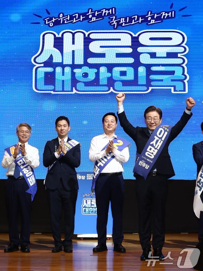 [사진] 이재명, 민주당 강원 합동연설회 90% 득표로 압승