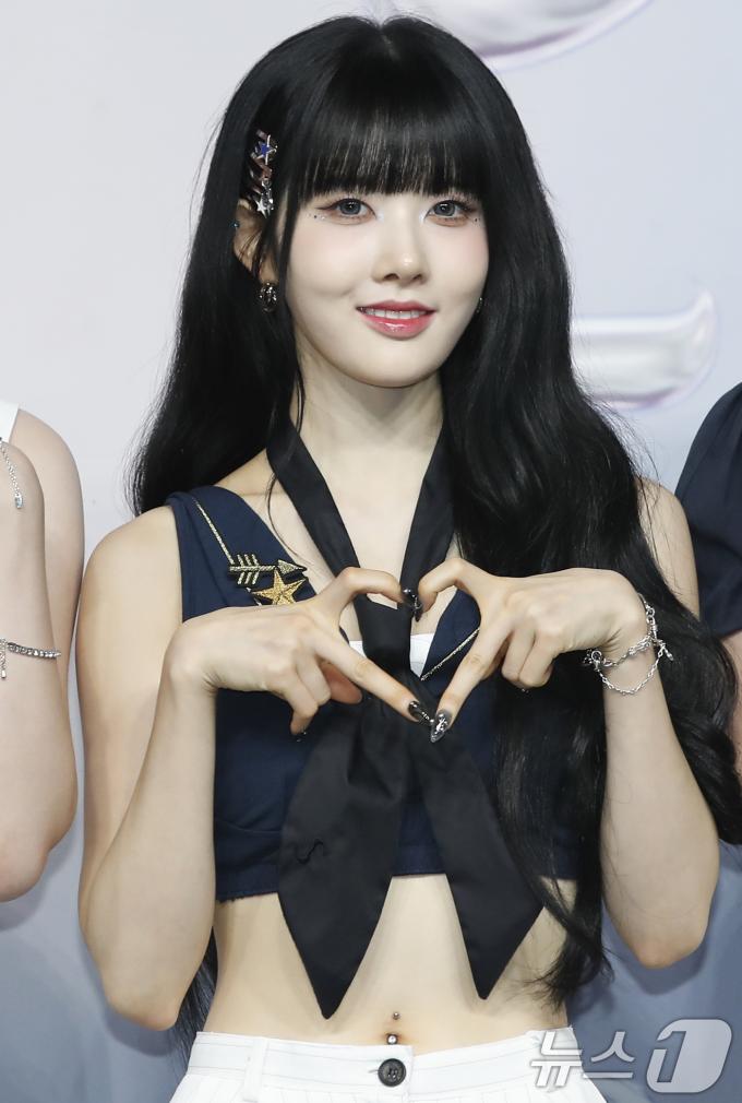 [사진] 스테이씨 시은, 배꼽 피어싱 눈길