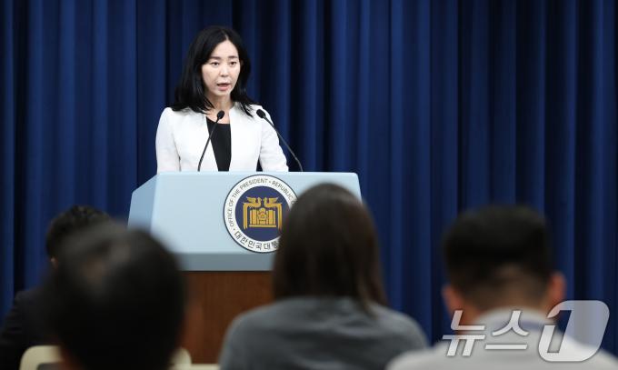 [사진] 브리핑 하는 정혜전 대통령실 대변인