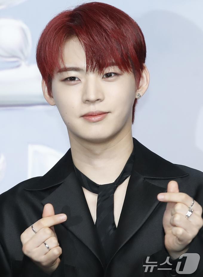 [사진] 온앤오프 효진, 하트 왕자님