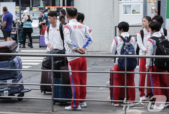 [사진] 파리 입성한 北선수단