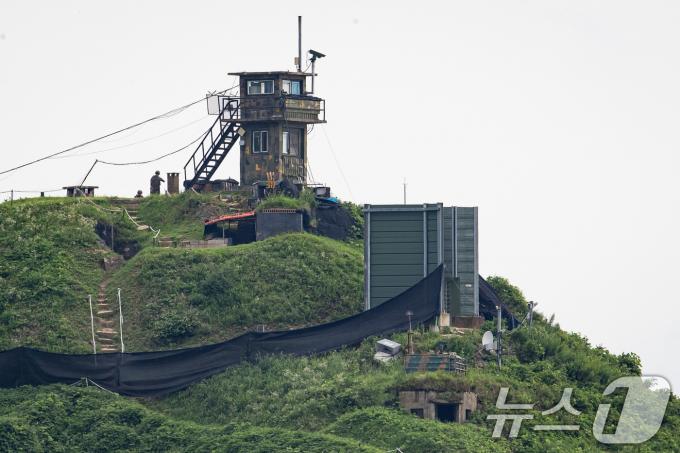 [사진] 北 오물풍선 대응 '전방 모든 대북확성기 동시 방송'