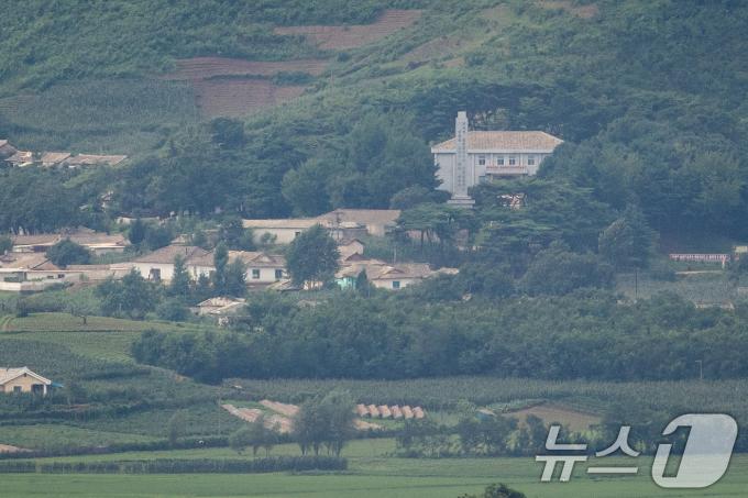 [사진] 北, 9번째 대남 오물풍선 살포