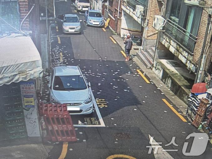 [사진] 강북구 미아동에 떨어진 북한 오물풍선