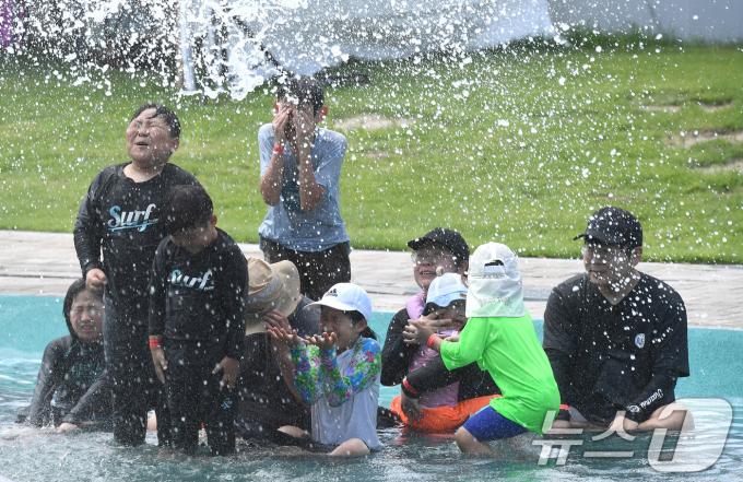 [사진] '신나는 물놀이'