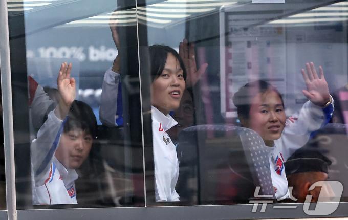 [사진] 파리 입성한 김금영·문성희·방철미