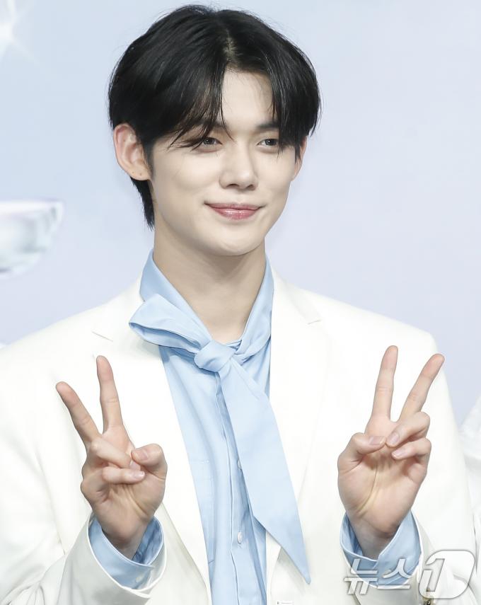 [사진] 연준, 왕자님 브이