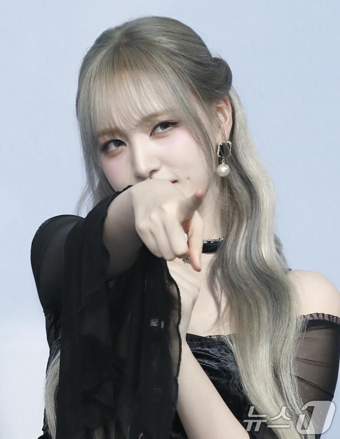 [사진] 리즈, 빠져든다