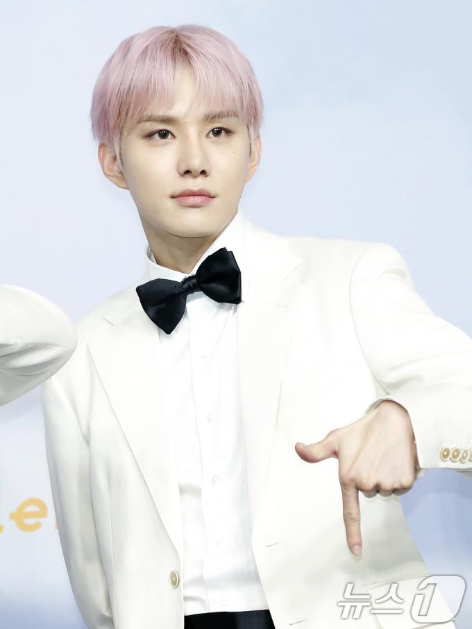 [사진] NCT 정우, 핑크 왕자님