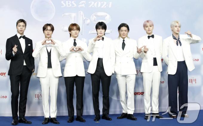 [사진] NCT, 여심 싹쓸이 하트