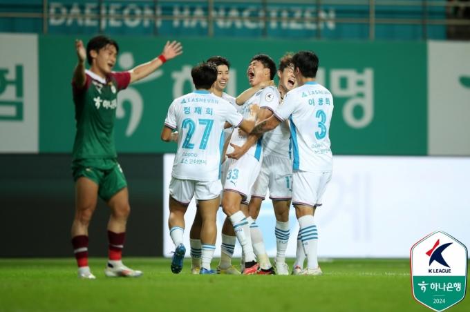 포항 스틸러스가 K리그1 선두에 올랐다. (한국프로축구연맹 제공)