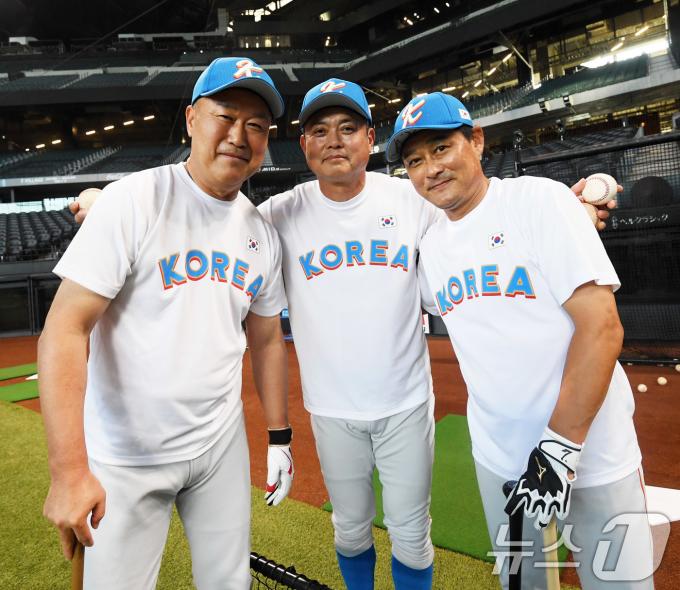 [사진] 장종훈·안경현·이종범 '홋카이도 에스콘필드 입성'