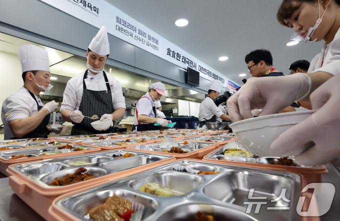 [사진] 선수촌 식당 배테랑들의 정성