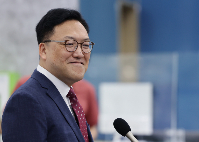  김병환 금융위원장 후보자가 5일 오전 서울 중구 예금보험공사에 마련된 인사청문회 준비 사무실로 출근, 취재진 질문에 답하고 있다./사진=뉴시스