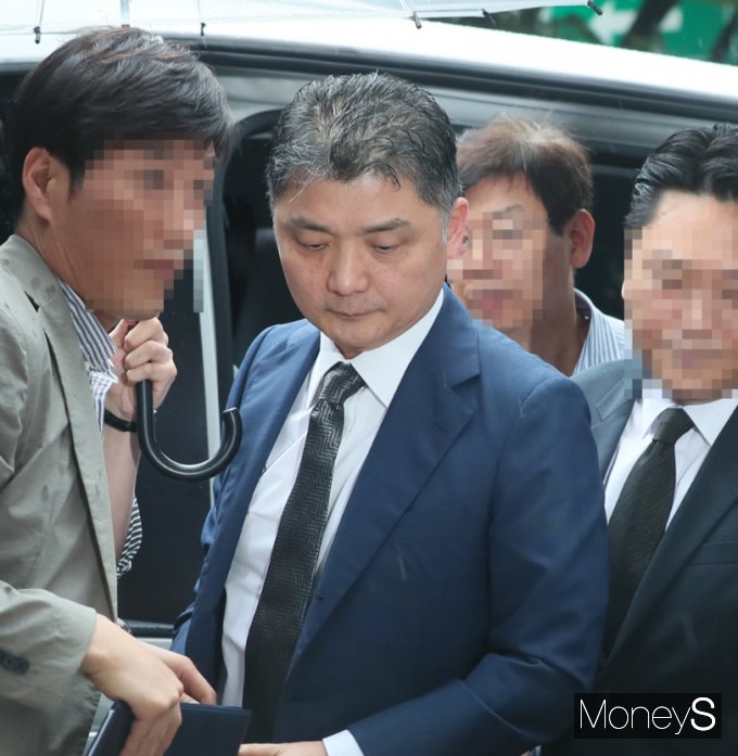 김범수 카카오 창업주가 22일 영장실질심사에 출석하기 위해 서울남부지법에 도착한 모습. /사진=머니S