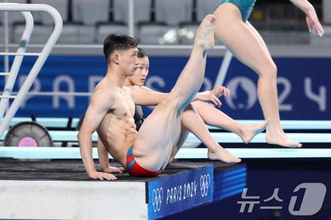 [사진] 훈련하는 北 다이빙 임영명